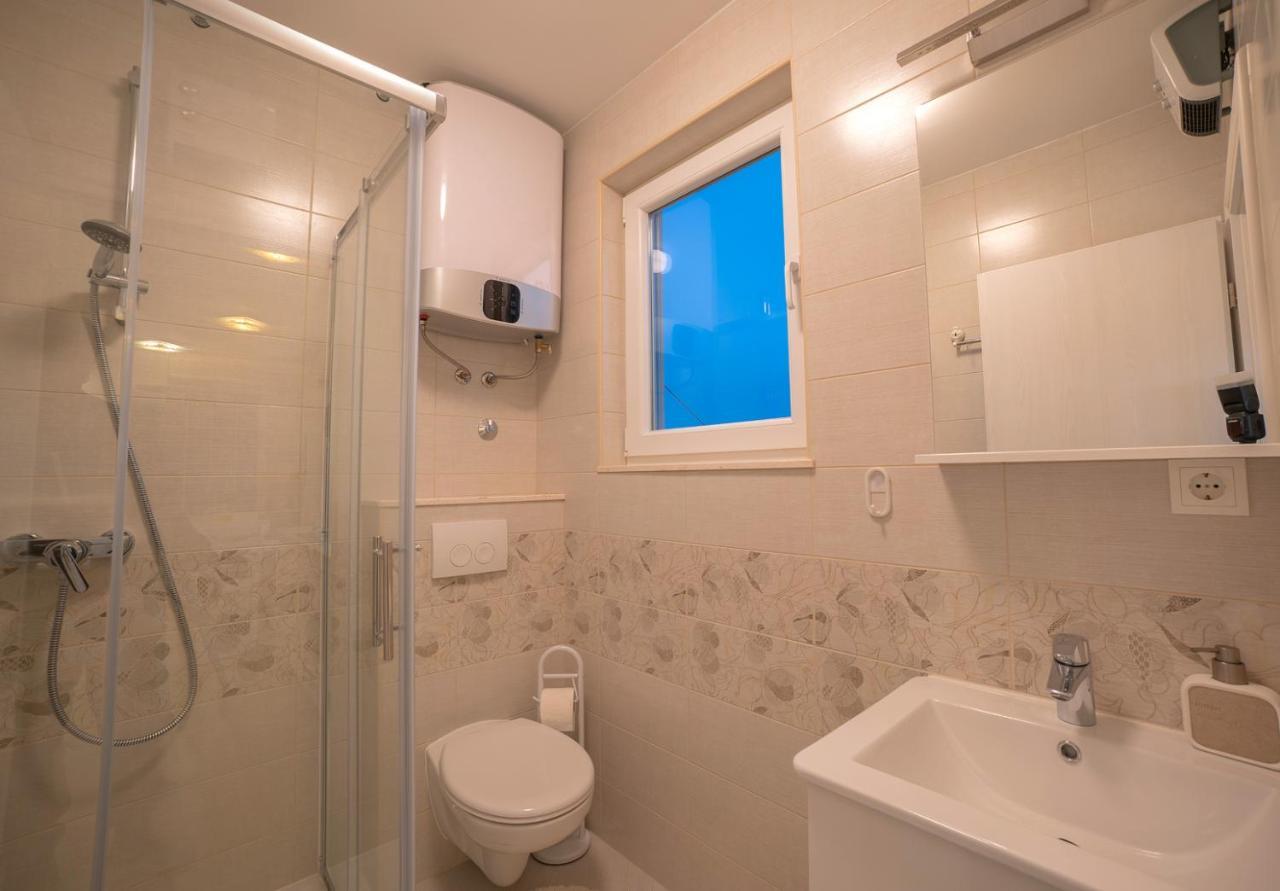 Apartman Karla Appartamento Solin Esterno foto